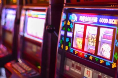 rk77 Free Play live blackjack table on mobile phone with HD dealer feed